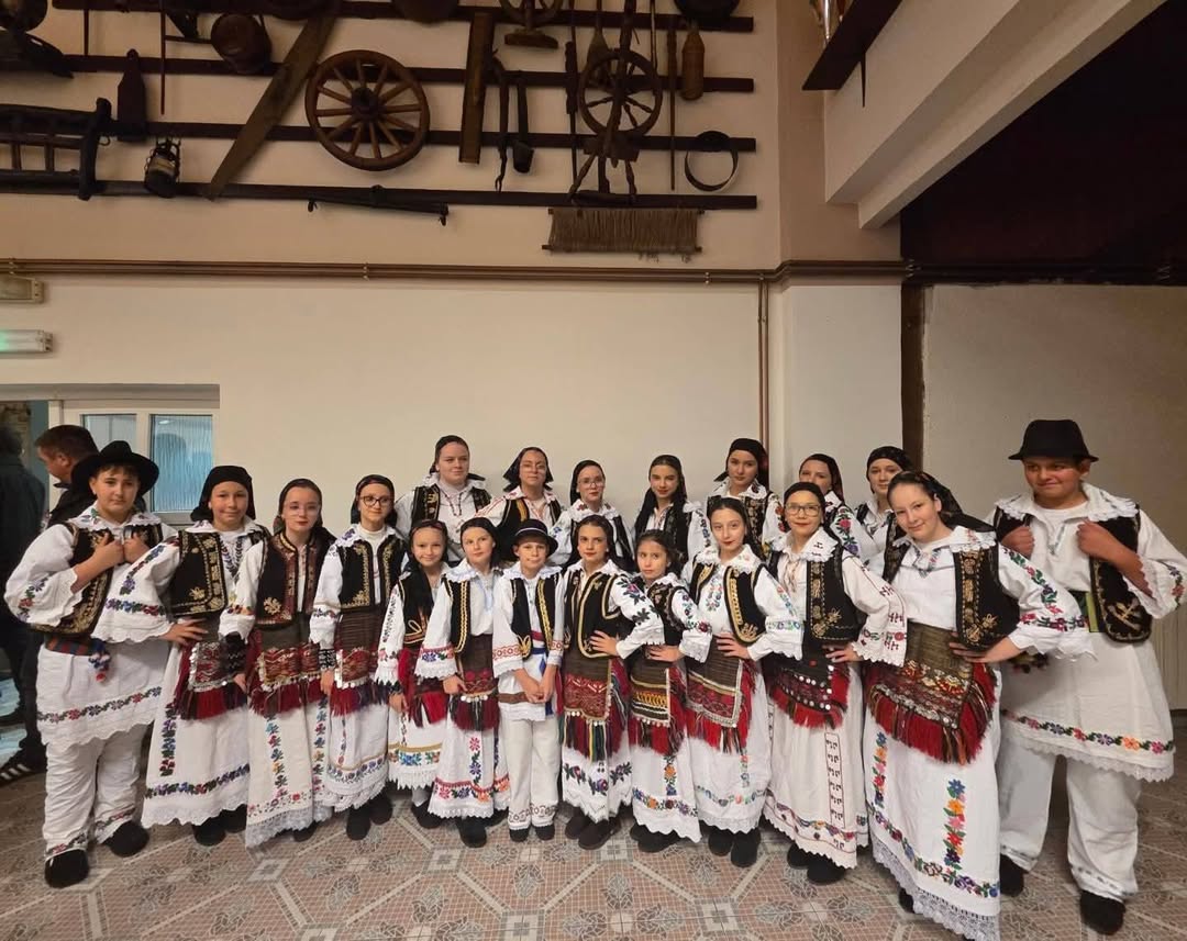 👉Članovi HKUD-a Zovik, inače učenici XI. Osnovne š...